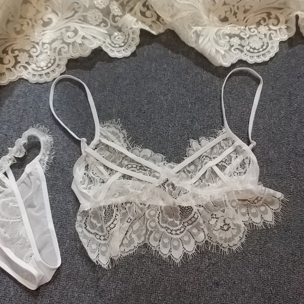 Lingerie - Picture 3 of 6